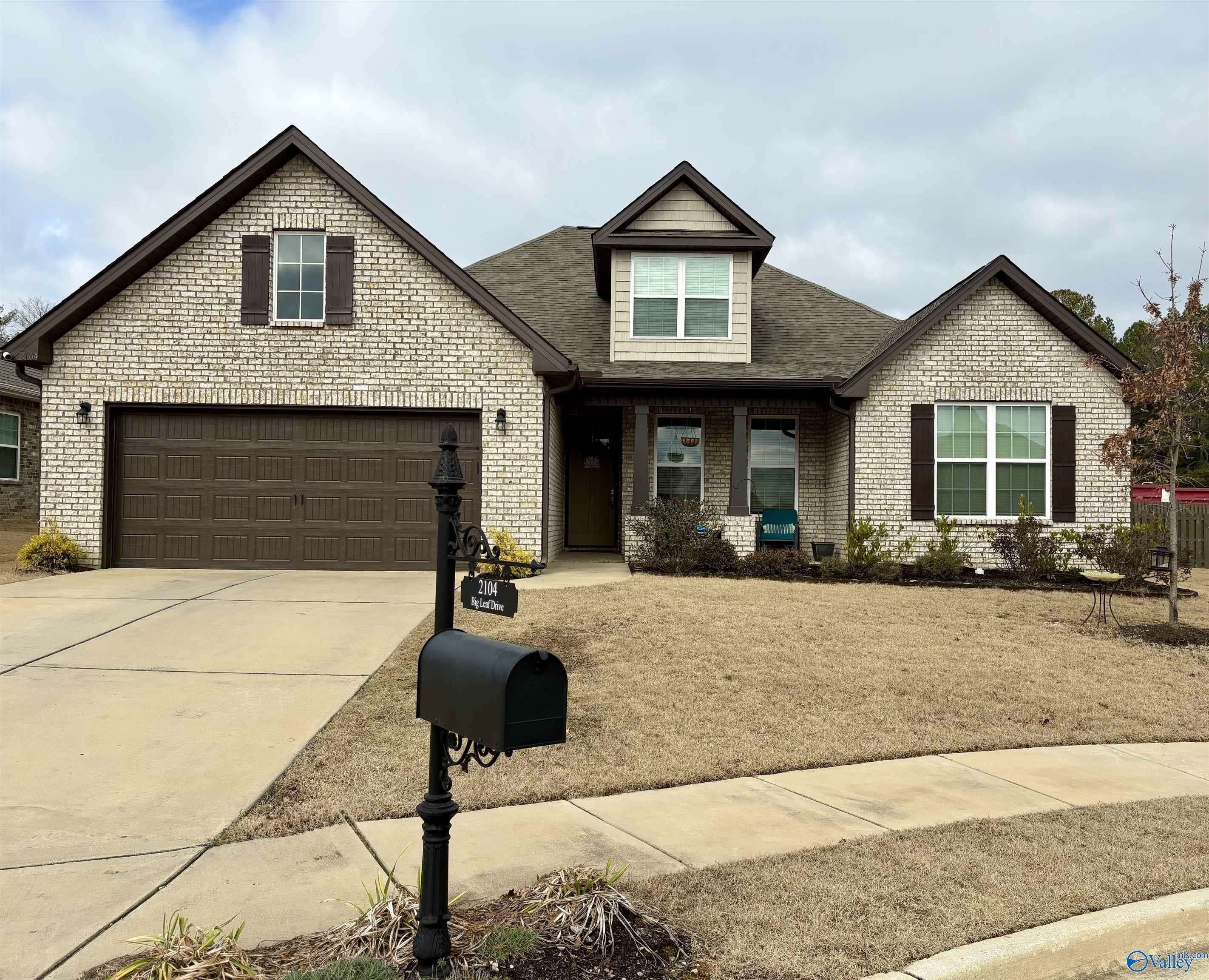 2104 Big Leaf Drive SW  Huntsville AL 35803 photo