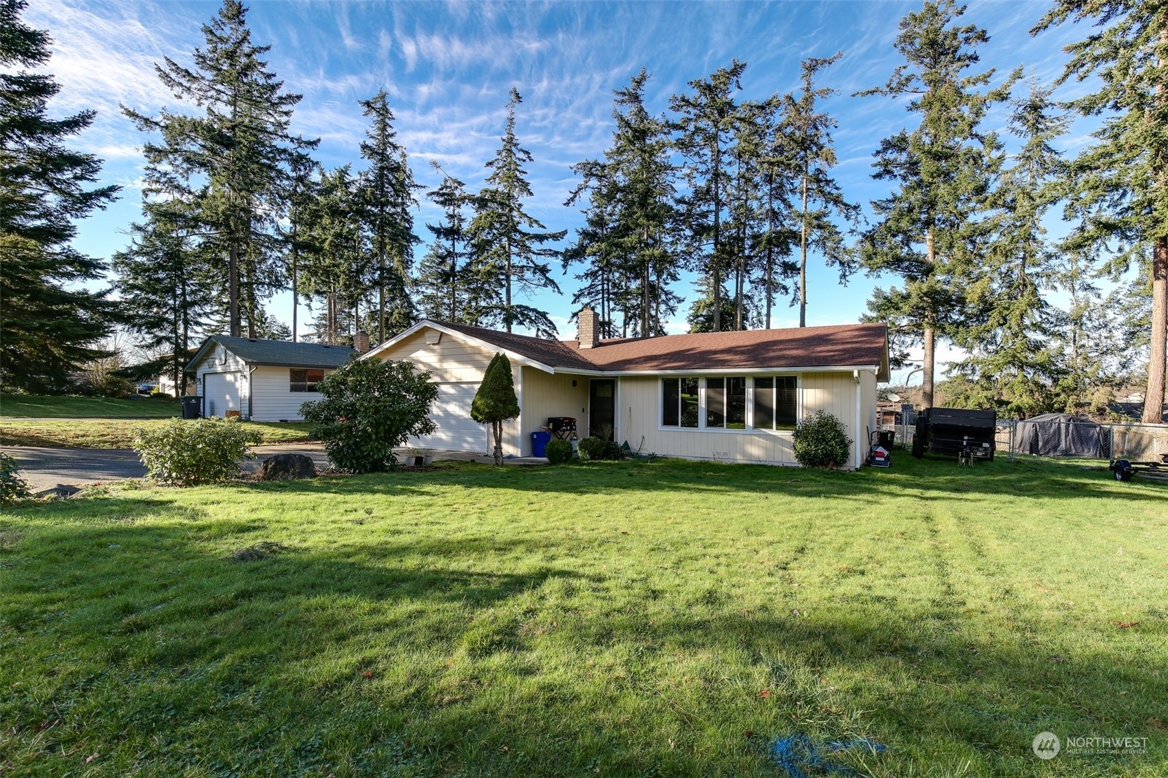 Property Photo:  2137  Colonial Way  WA 98277 