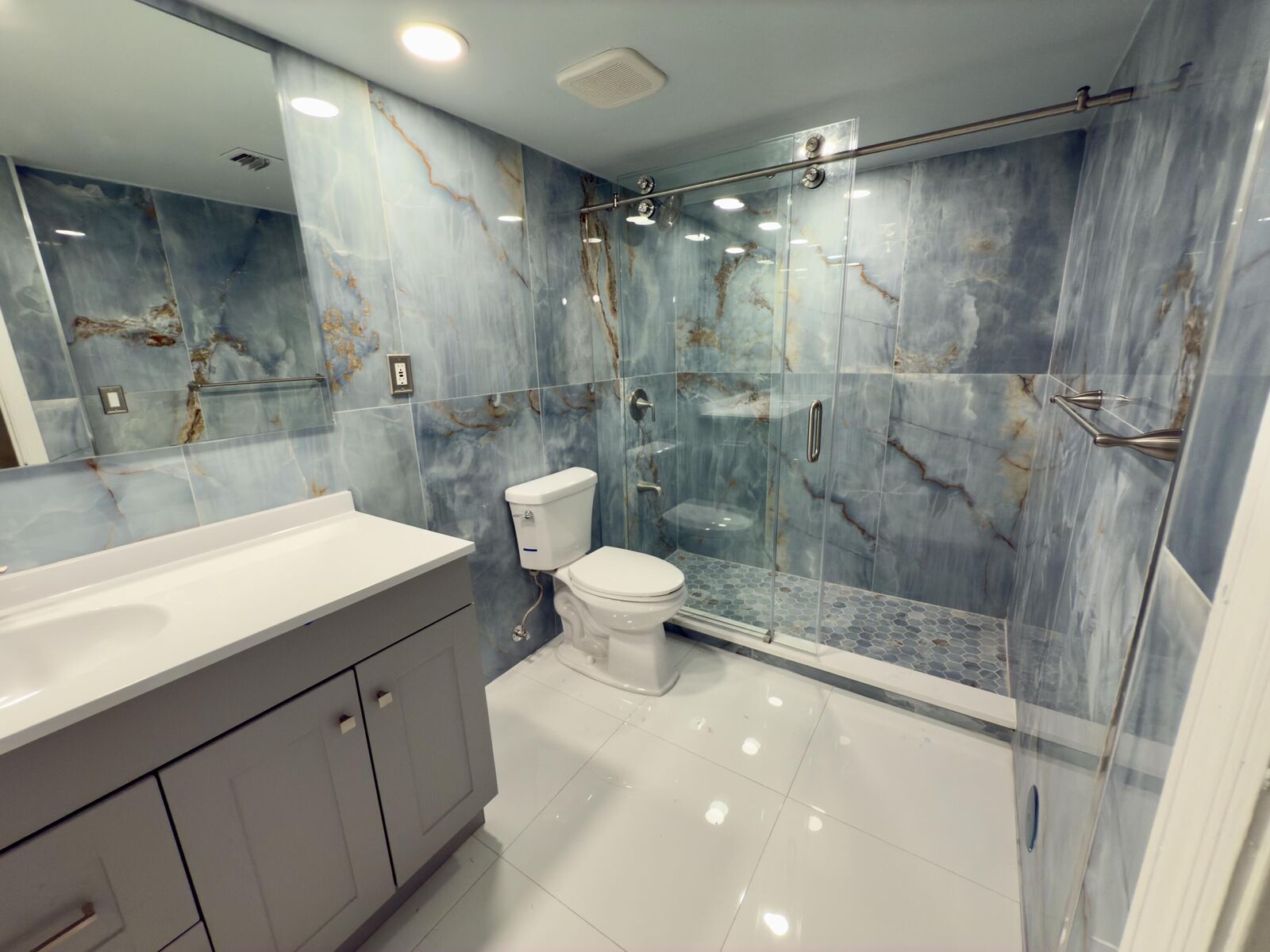 Property Photo: 5962 Morningstar Cir 102 FL 33484