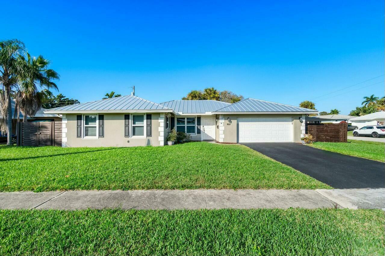 Property Photo:  1001 SW 12th Road  FL 33486 