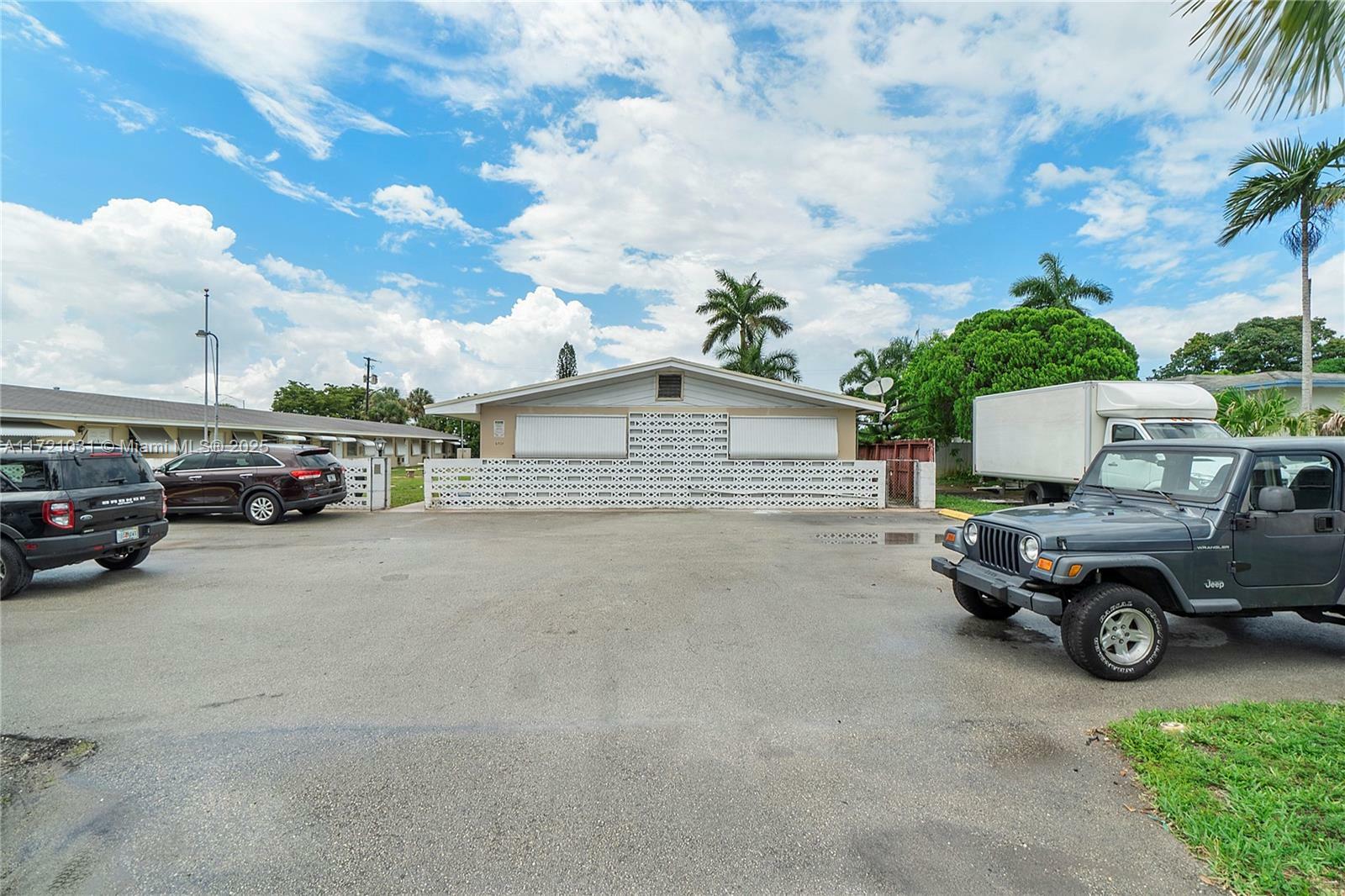 Property Photo:  2901 Polk St 15  FL 33020 