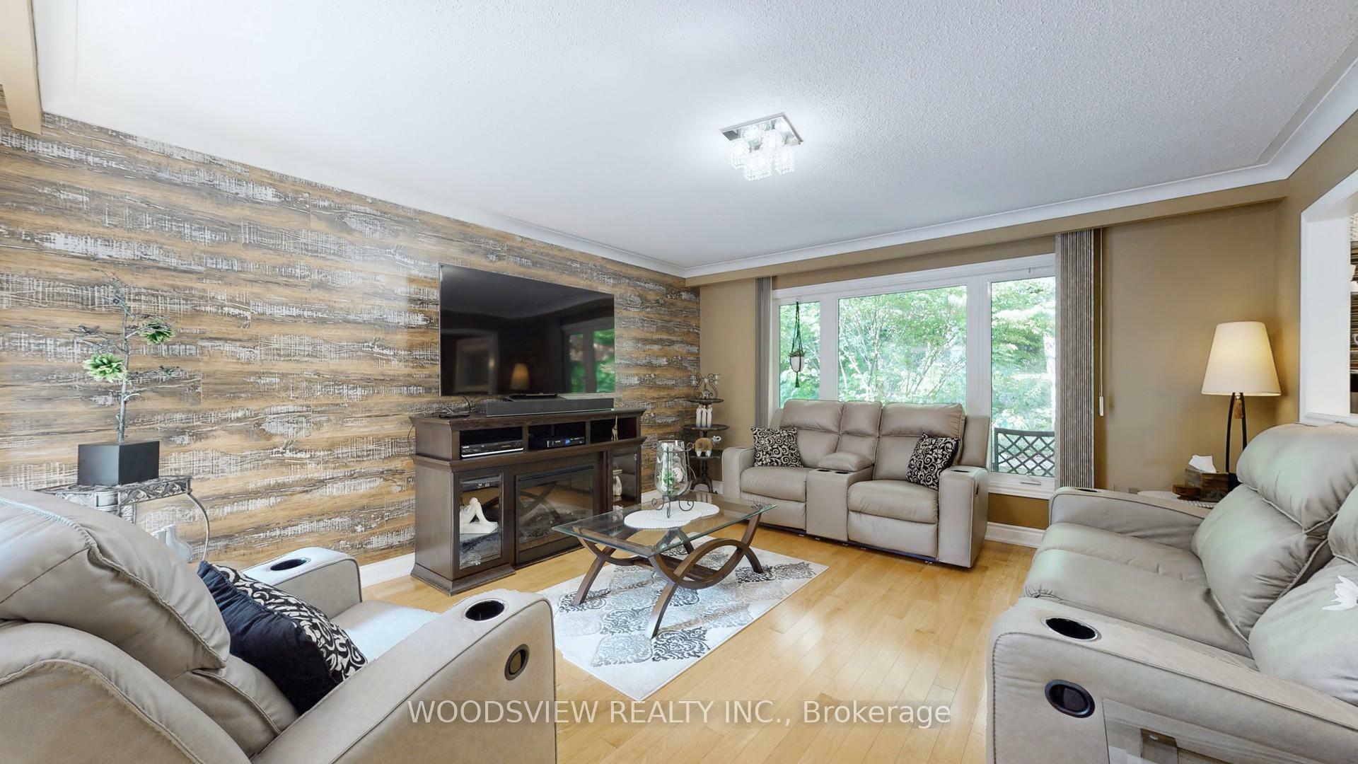Property Photo: 250 Kingscross Drive ON L7B 1E7
