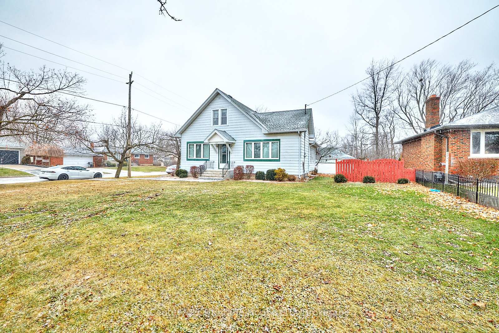 Property Photo: 205 Murray Street ON L2A 2B7