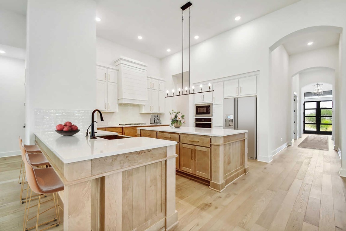 Property Photo: 284 Wood Thrush Run TX 78640