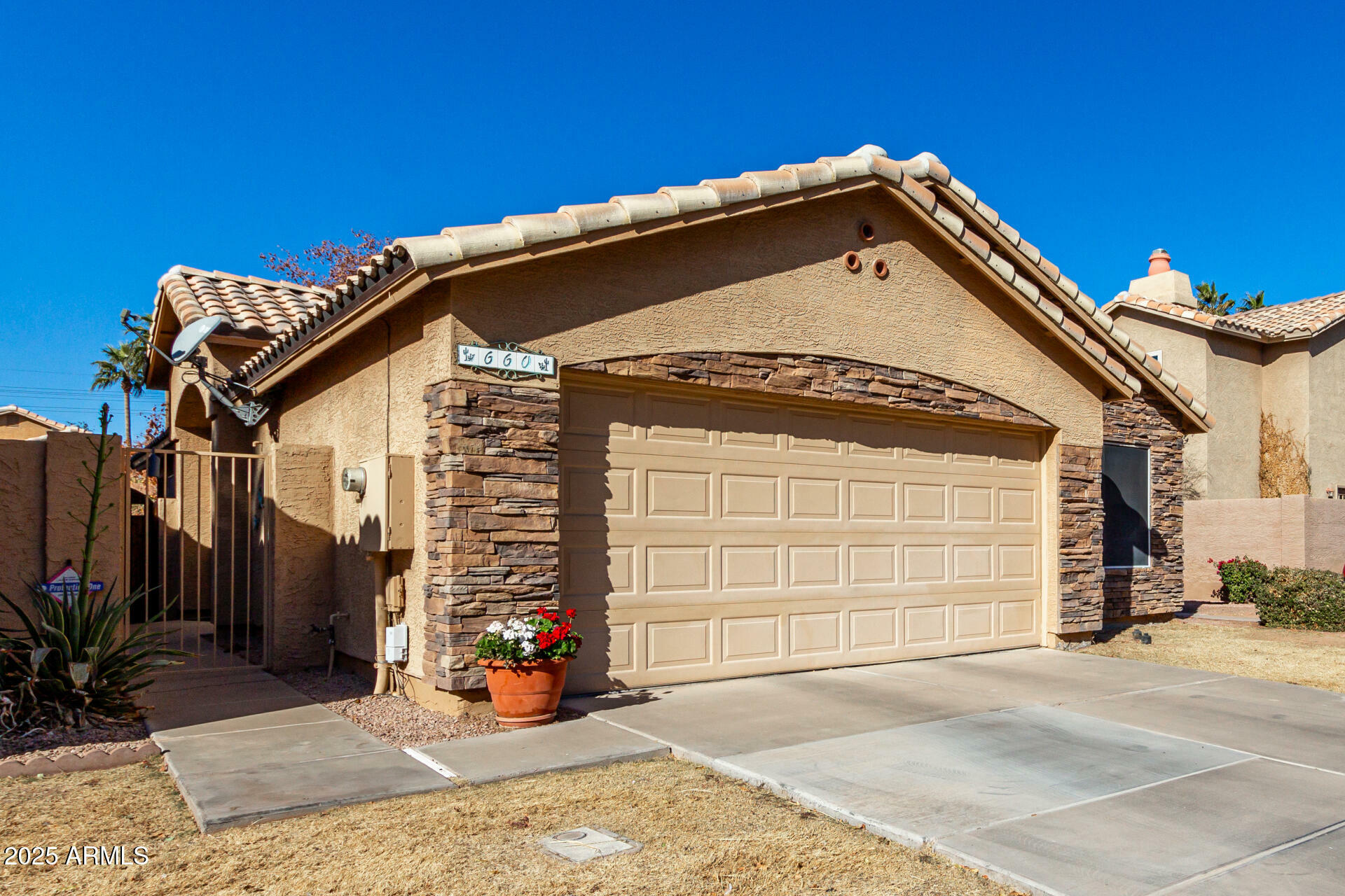 Property Photo:  660 N Maple Street  AZ 85226 