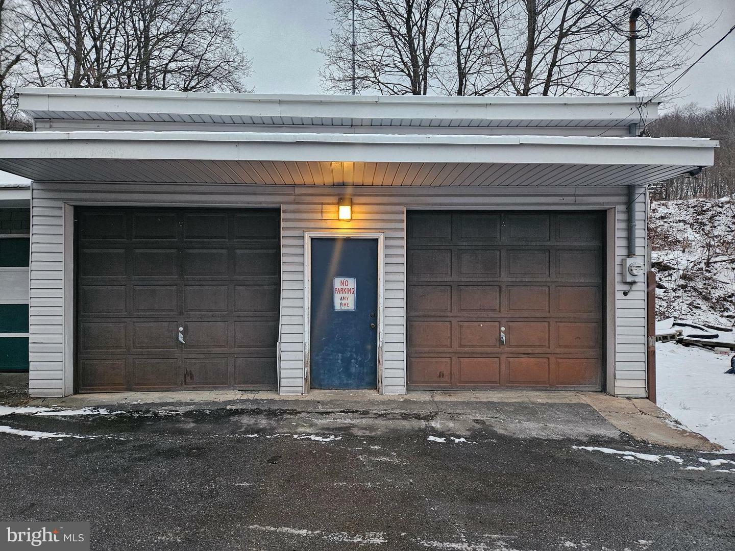 Property Photo:  712 E Mahanoy Street  PA 17948 