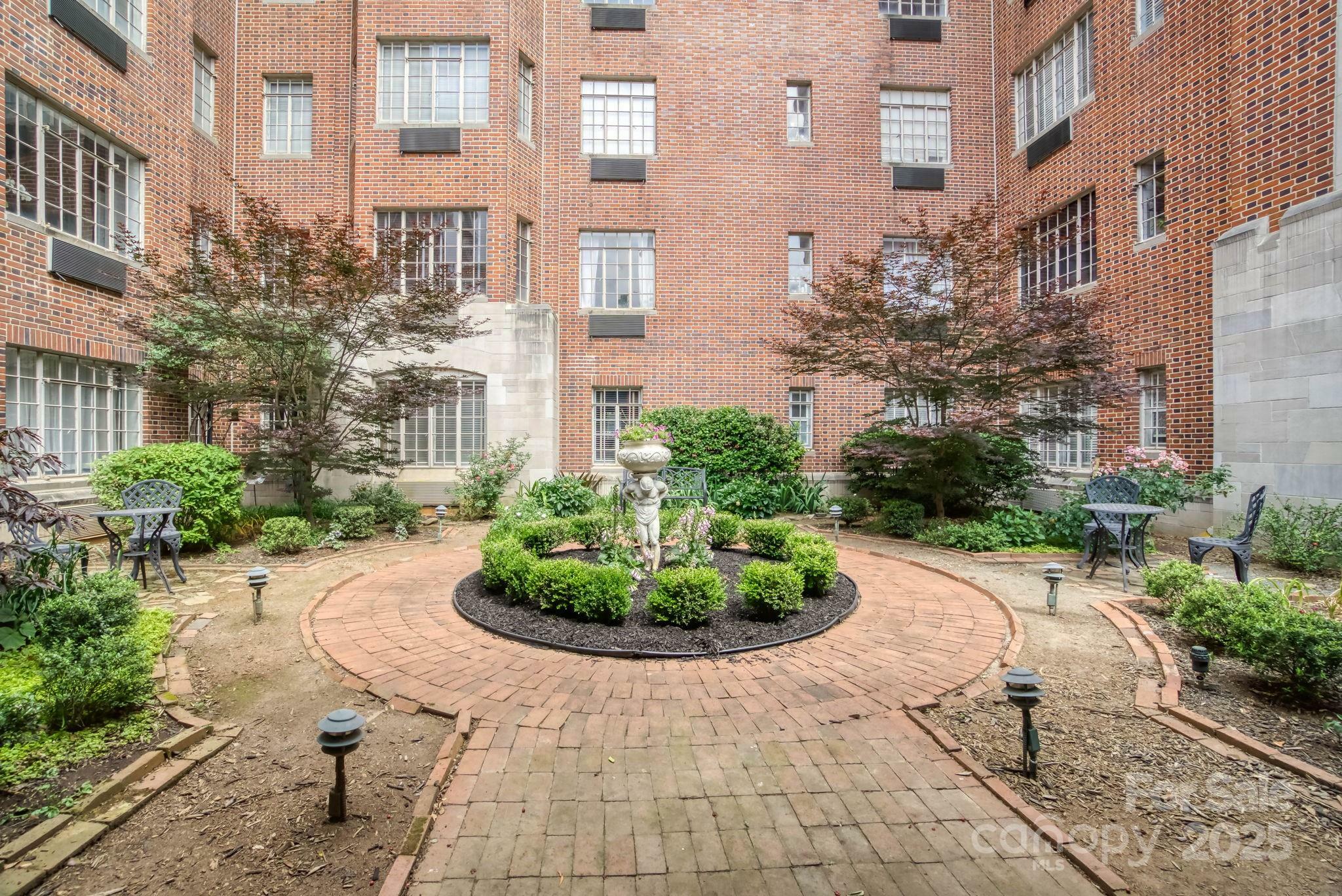 Property Photo:  301 W 10th Street W 101  NC 28202 