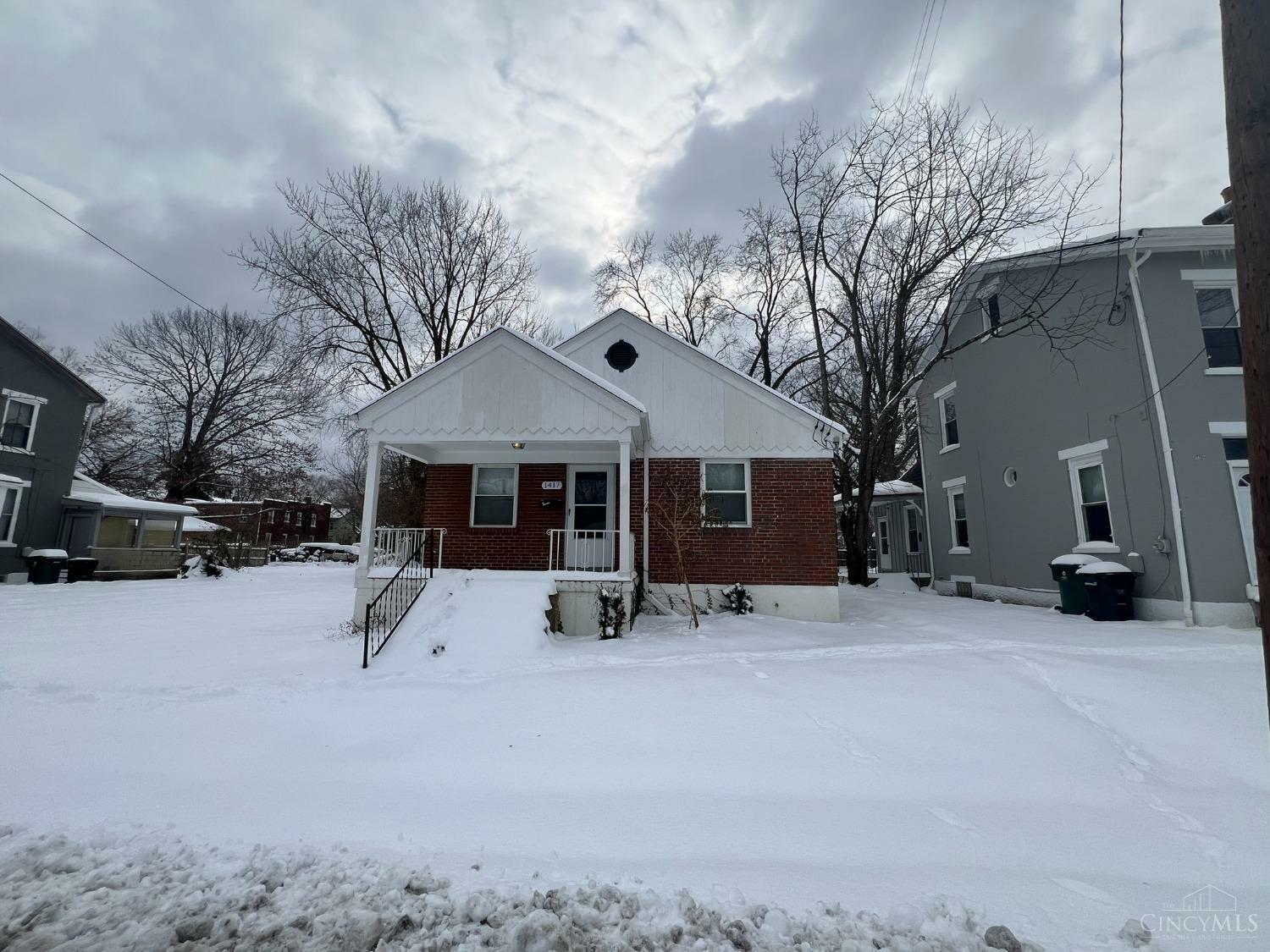 Property Photo:  1417 Laidlaw Avenue  OH 45237 