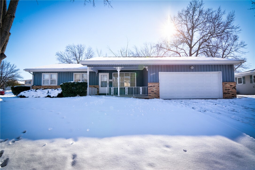 Property Photo:  2205 N Kenwood Court  IL 62526 