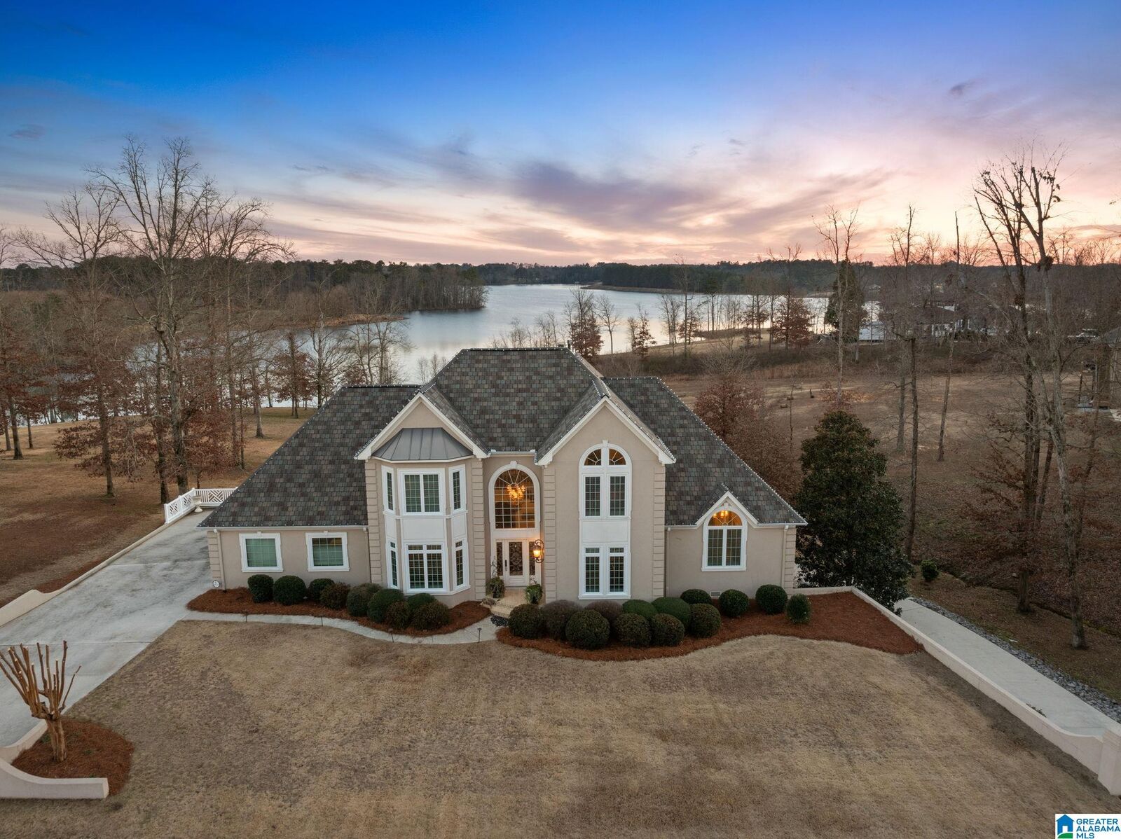 Property Photo: 1806 SW Loch Avenue AL 35055