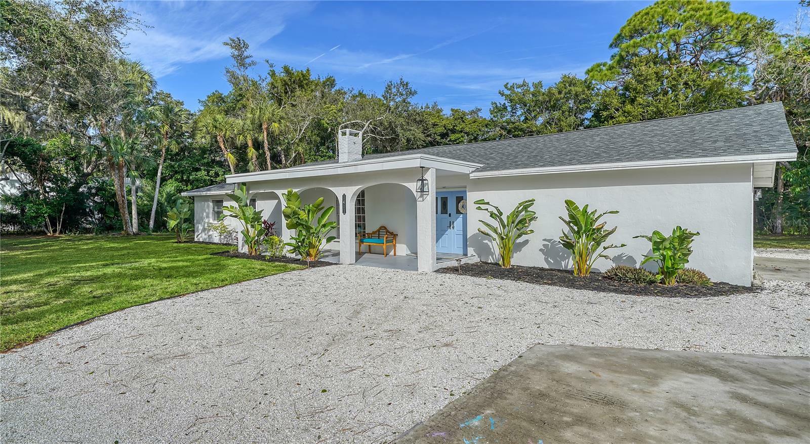 Property Photo:  1411 Quail Drive  FL 34231 