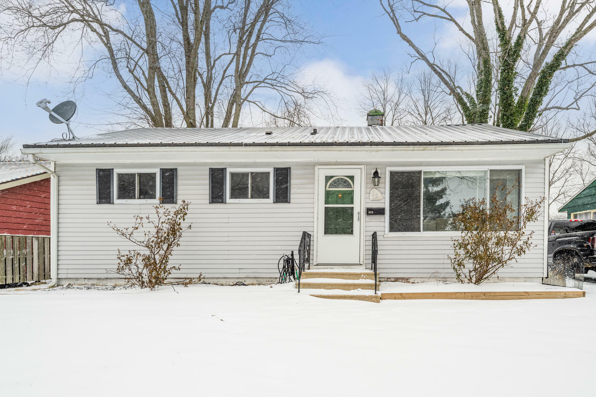 Property Photo:  615 Ravinia Drive  MI 49090 