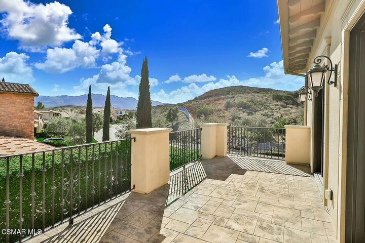 Property Photo:  742 Via Sedona  CA 91320 