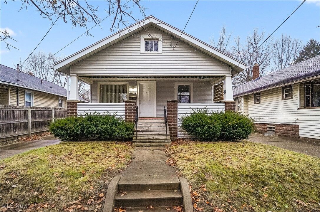 Property Photo: 1733 Adelaide Boulevard OH 44305