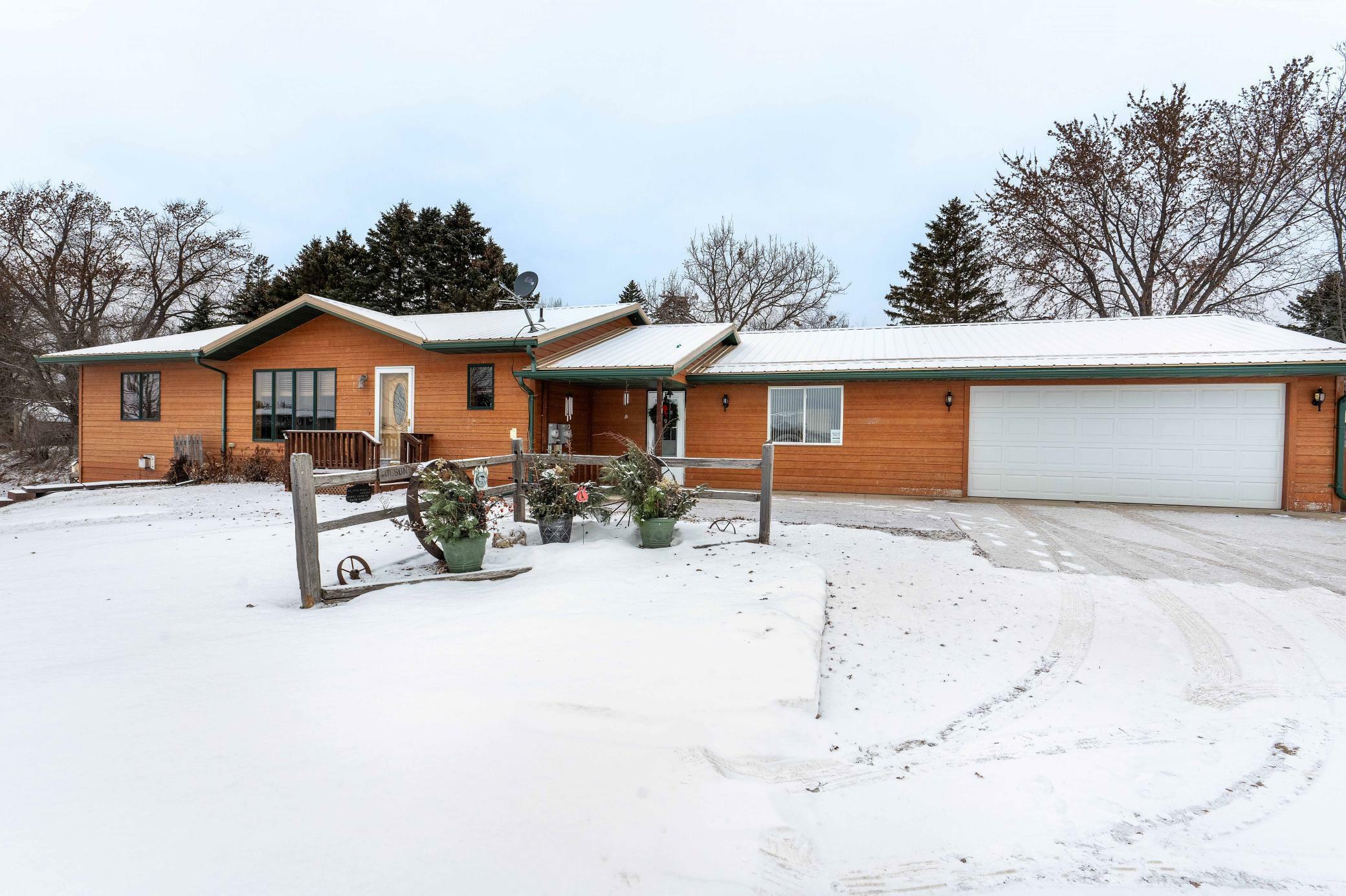 Property Photo:  702 Meeker Court NW  MN 56326 