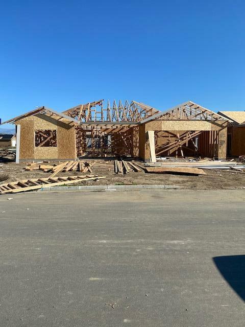 Property Photo: 1122 S Creekside Place W CA 93257