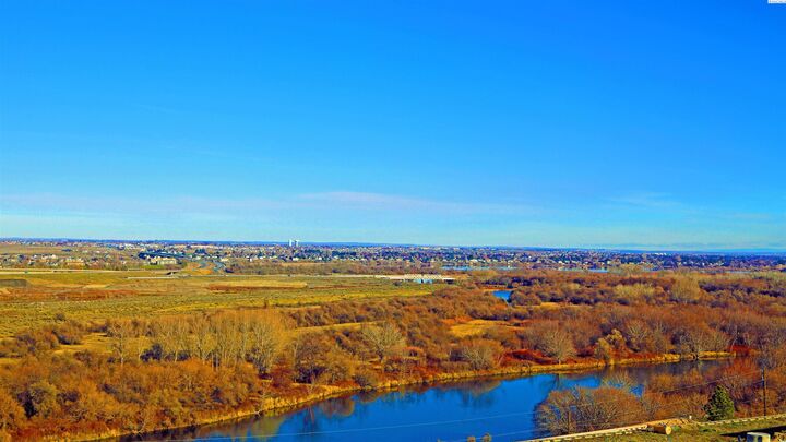Property Photo:  1044 Allenwhite Dr  WA 99352 