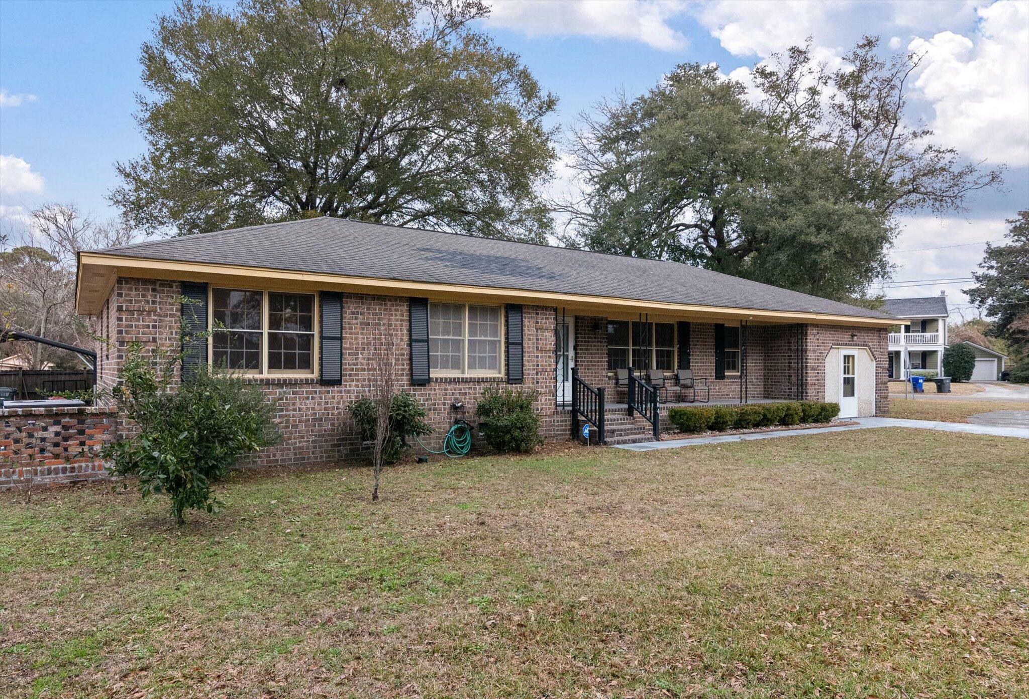 Property Photo:  1404 Ivy Isle Drive  SC 29412 