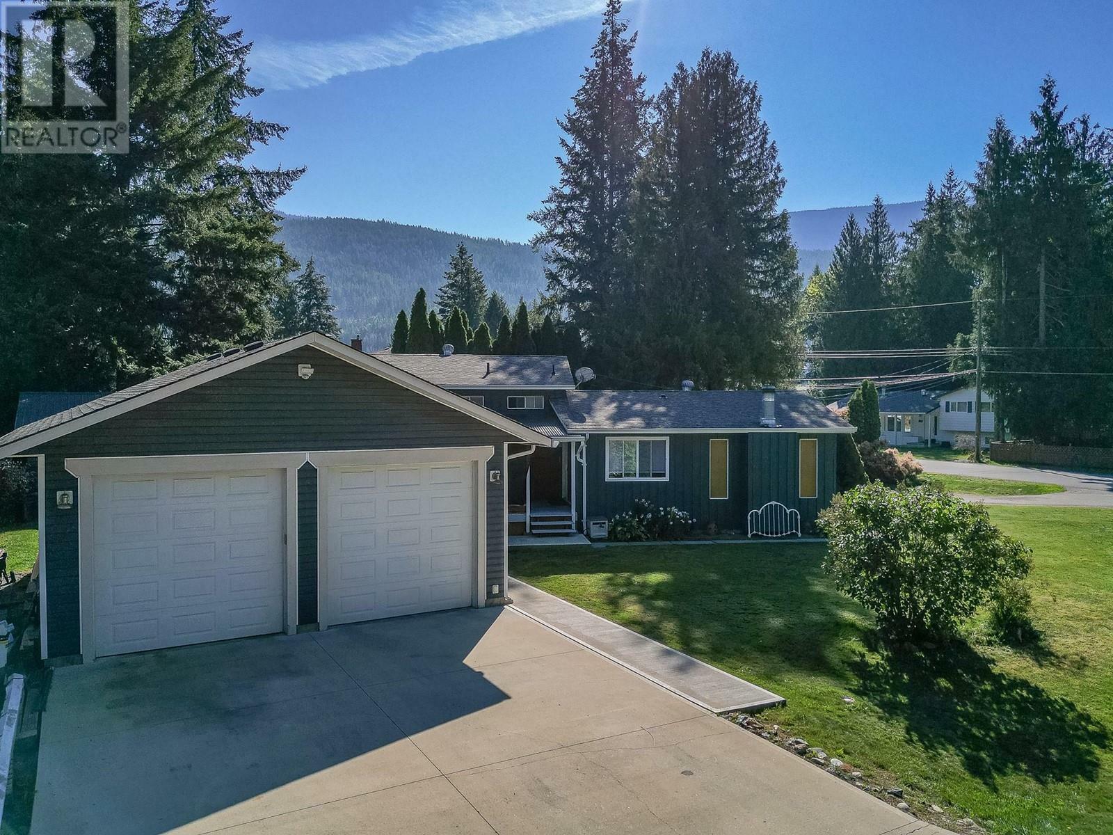 Property Photo: 602 Maple Street BC V0E 2V1