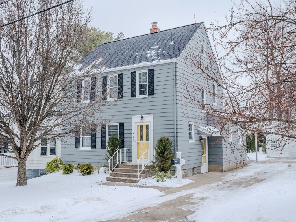 Property Photo:  621 Roslyn Avenue  PA 16505 