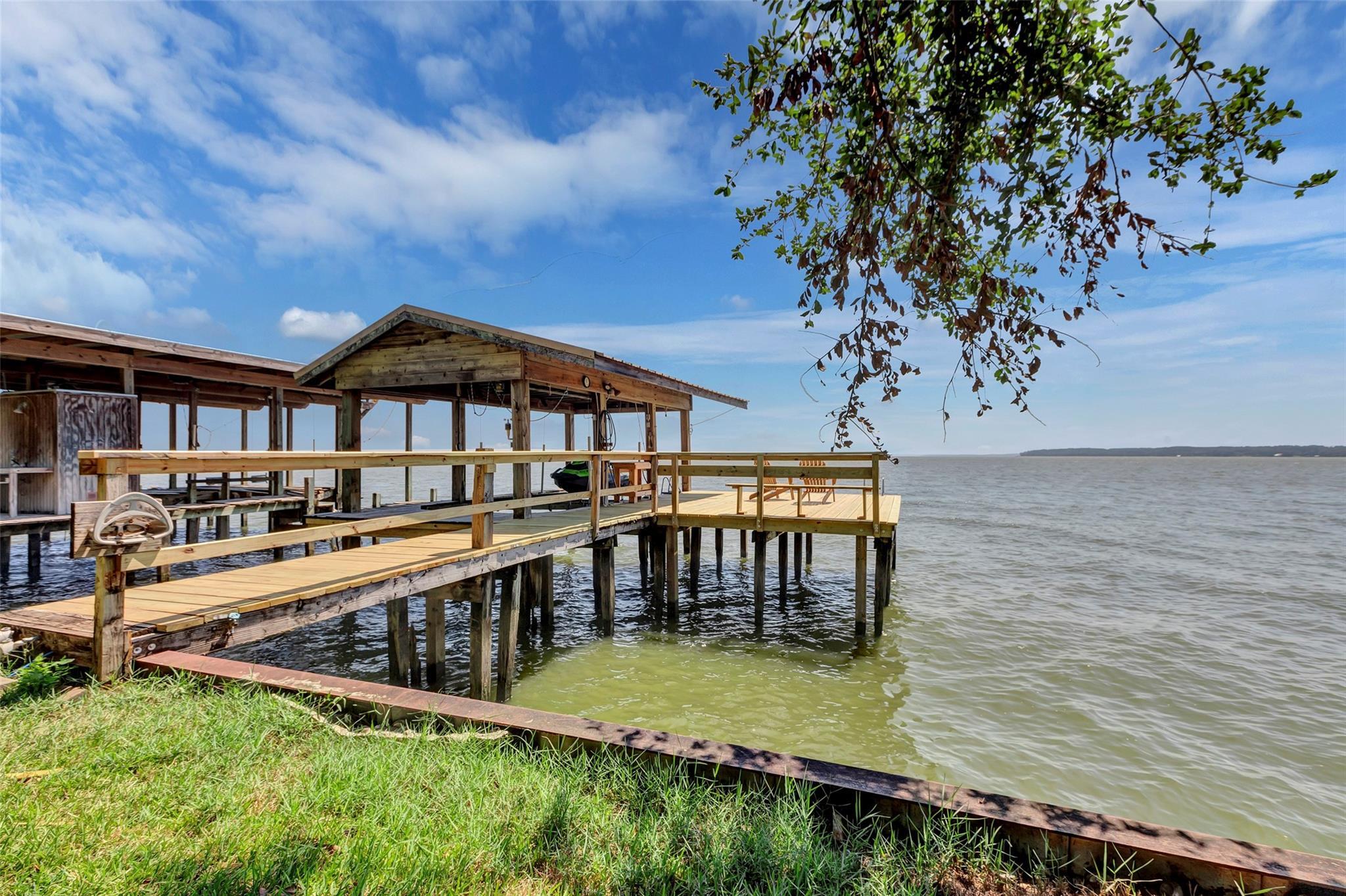 Property Photo: 354 Edgewater Way TX 77364