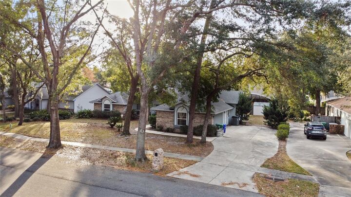 Property Photo:  240 Shady Oaks Circle  FL 32746