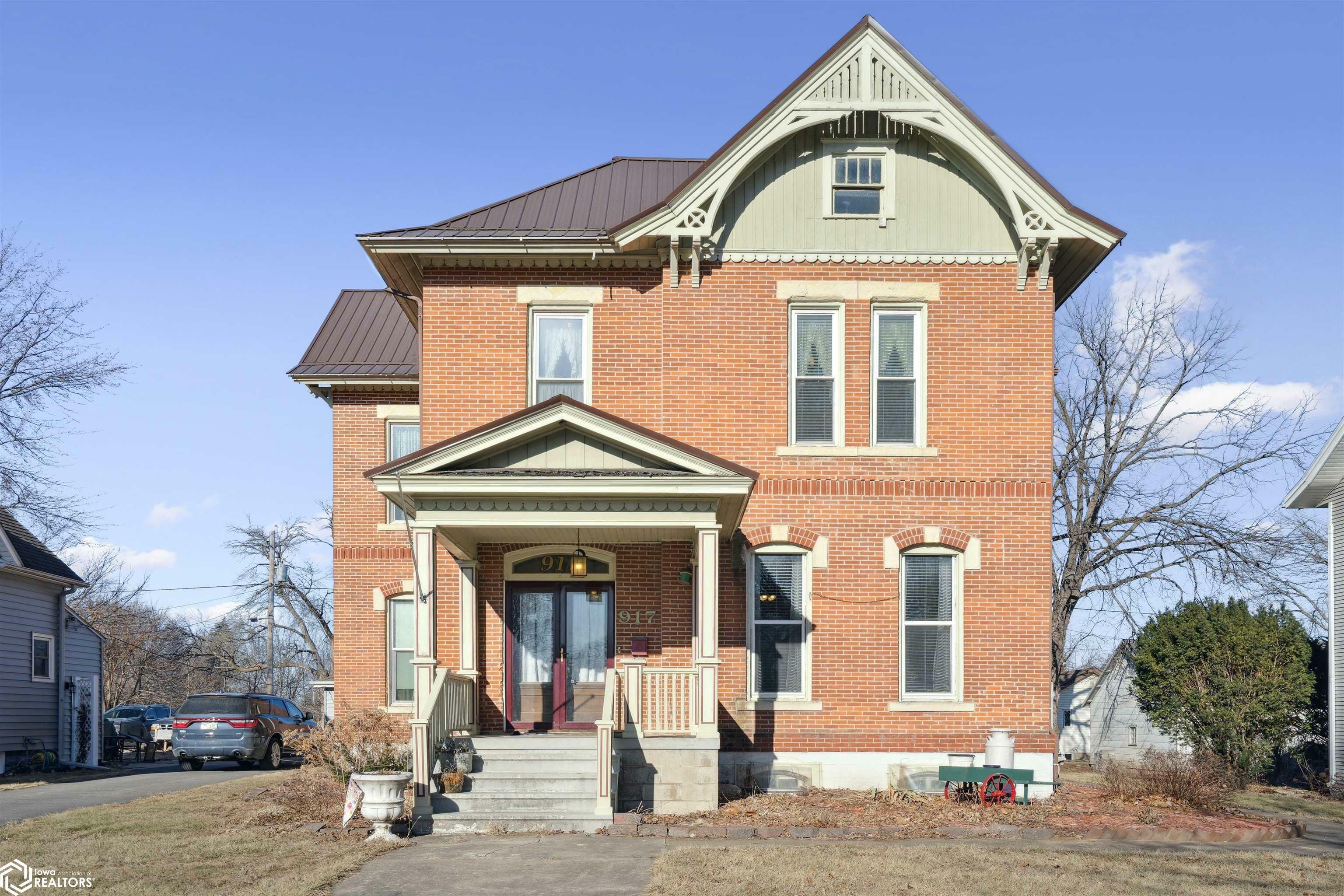 Property Photo:  917 Park Avenue  IA 50601 