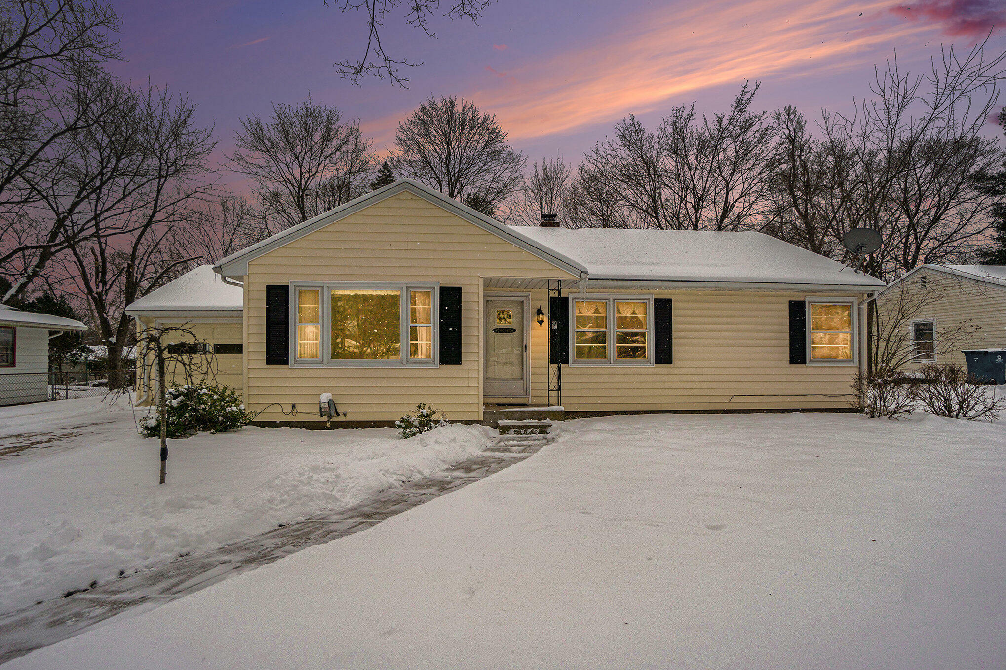 Property Photo:  2529 Applelane Avenue  MI 49008 