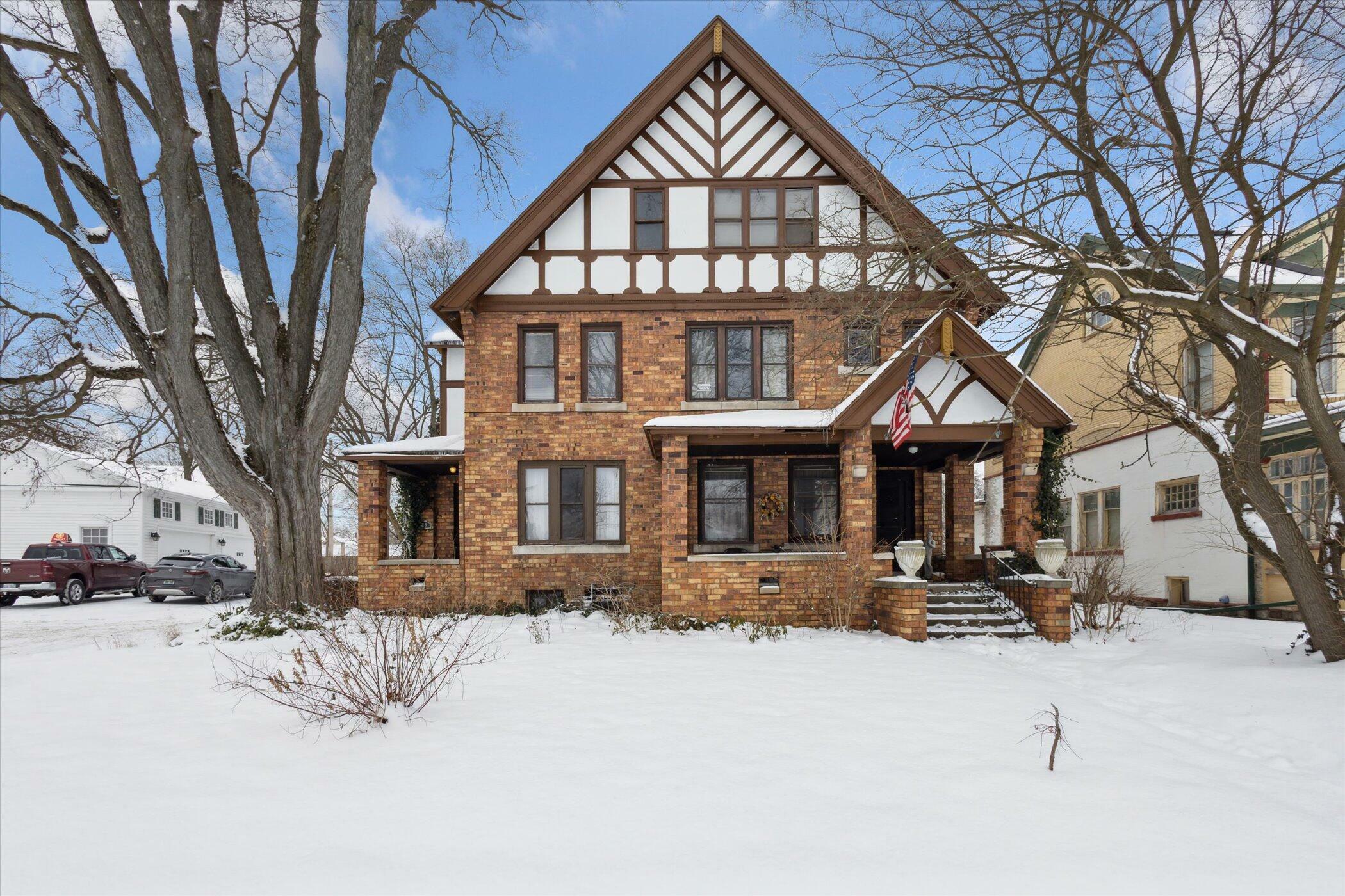 Property Photo:  25 Orchard Place  MI 49017 