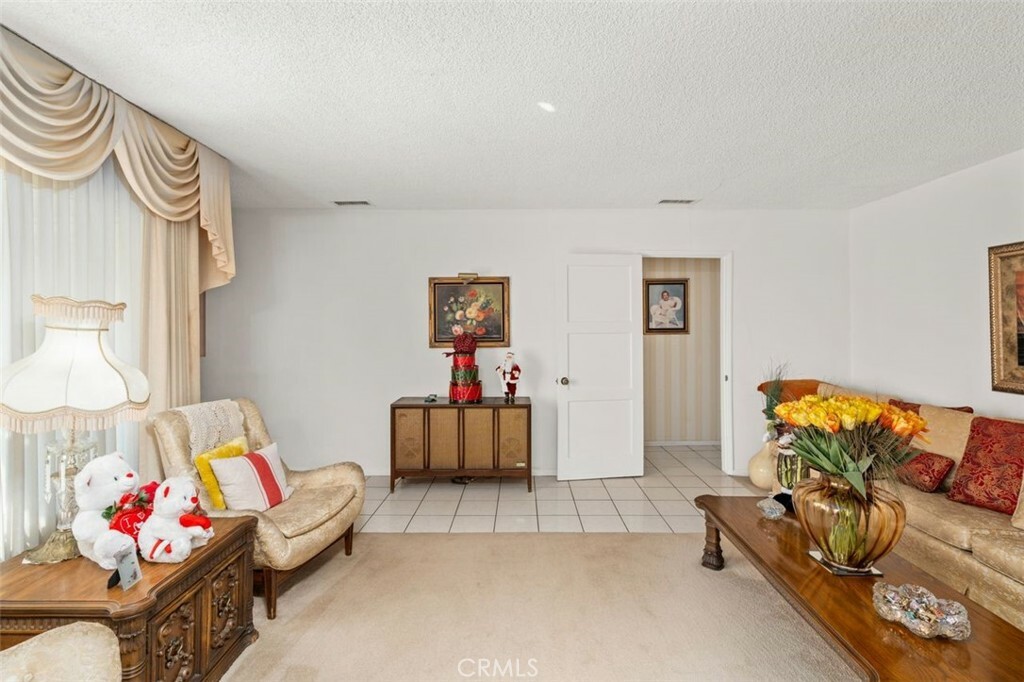 Property Photo:  10204 S 2nd Ave  CA 90303 