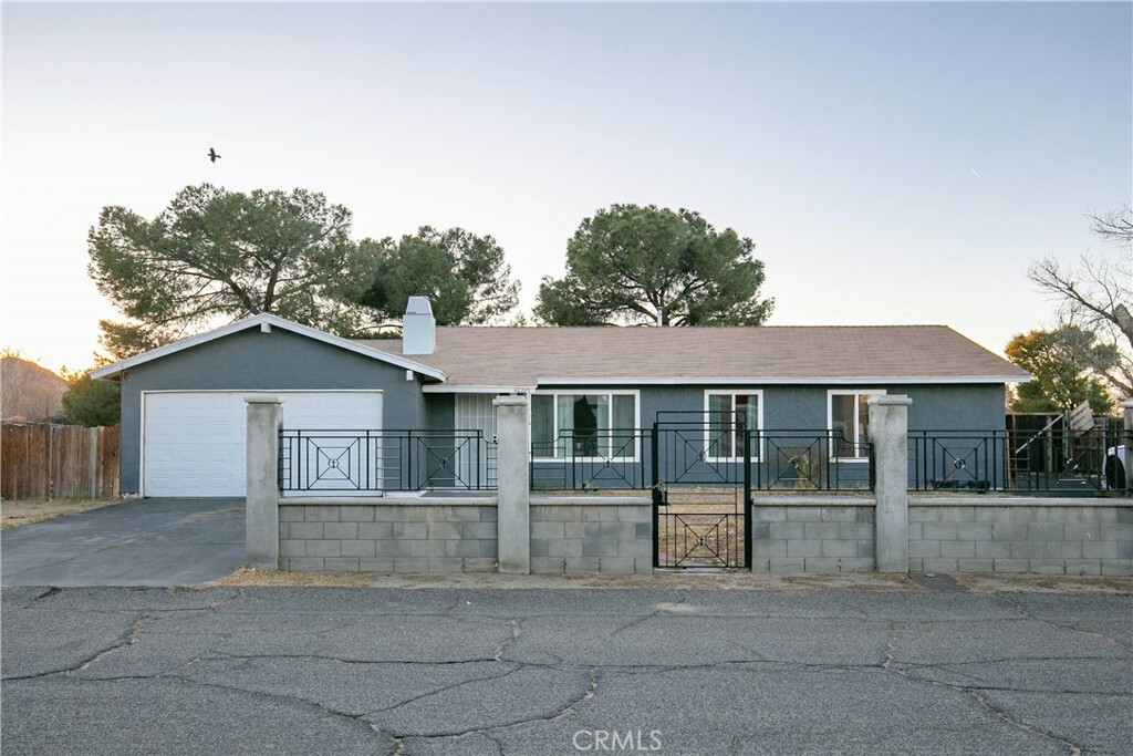 Property Photo:  40225 174th Street E  CA 93591 