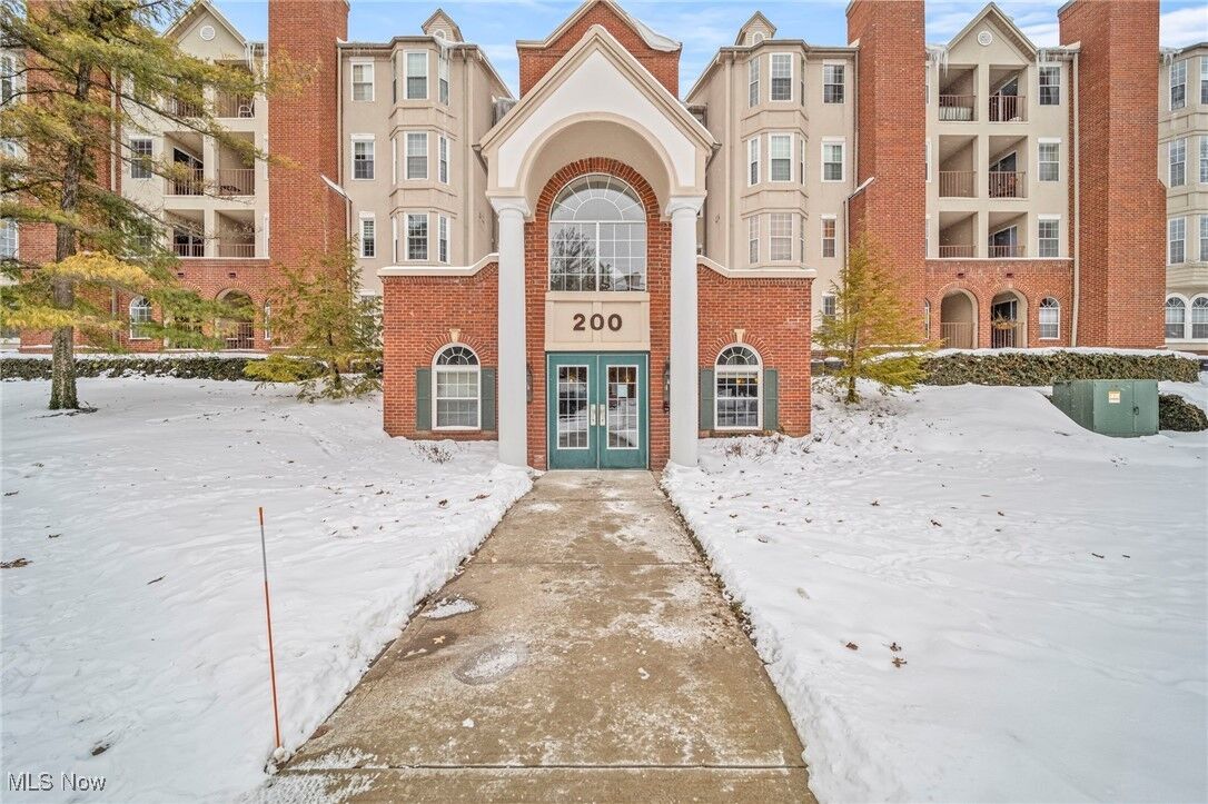 Property Photo:  200 Fox Hollow Drive 407  OH 44124 