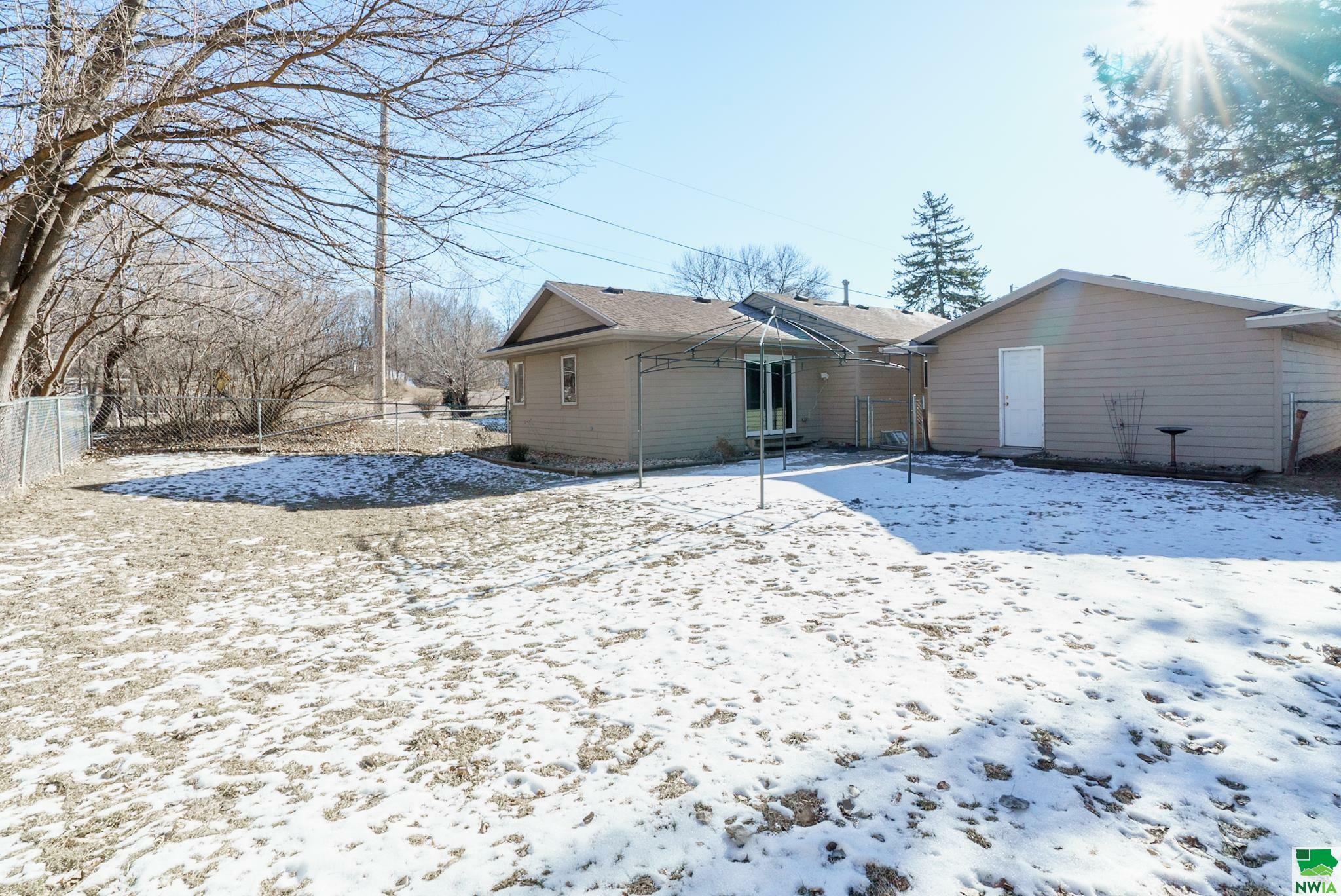 Property Photo:  1521 28th St  IA 51104 