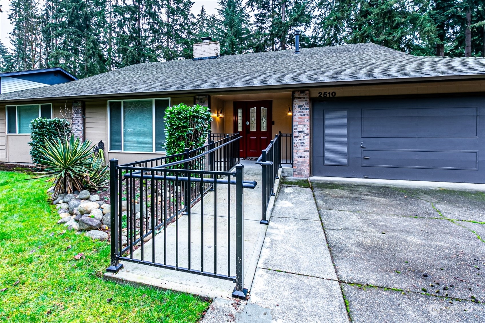 Property Photo: 2510 32nd Avenue SE WA 98374