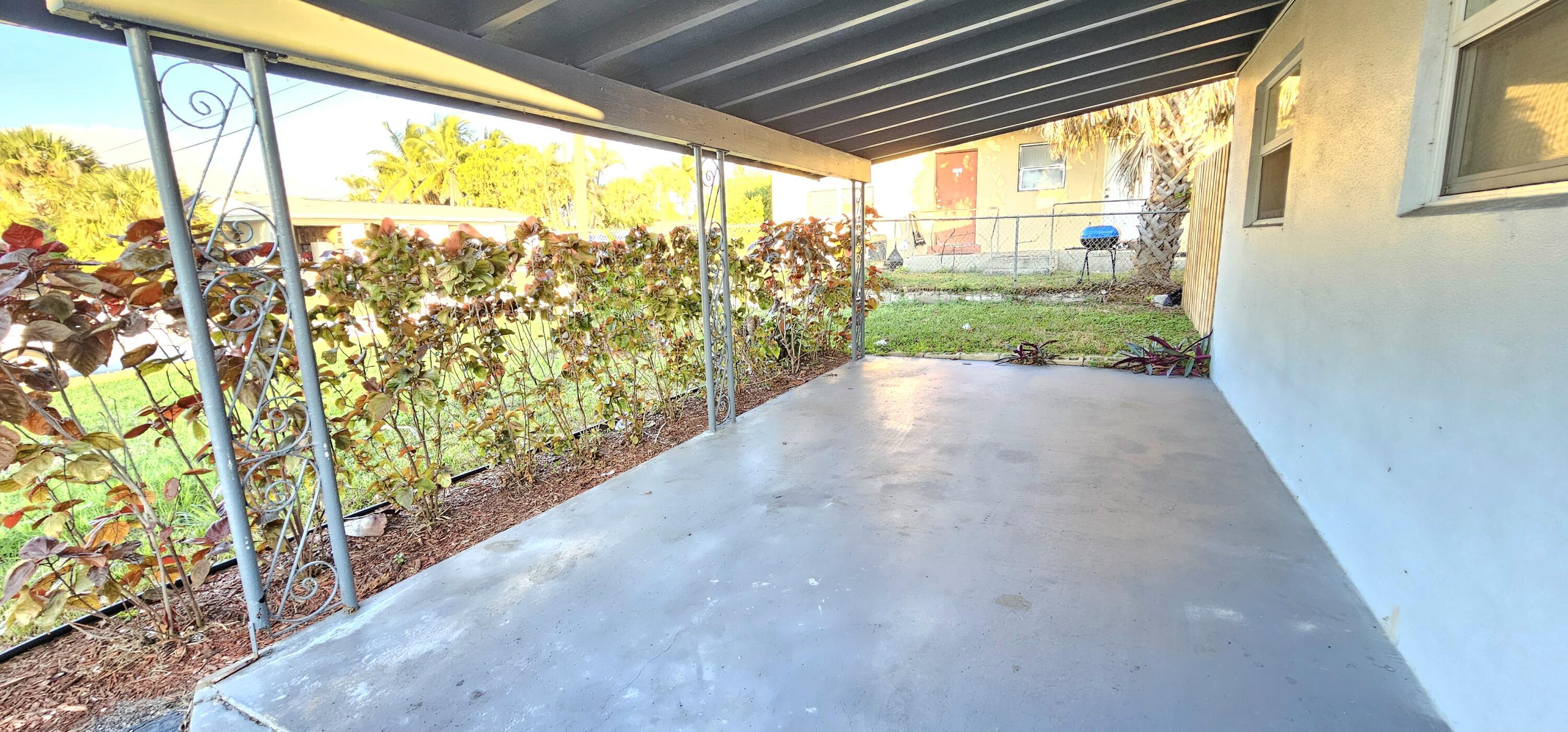Property Photo: 1615 W 31st Street FL 33404