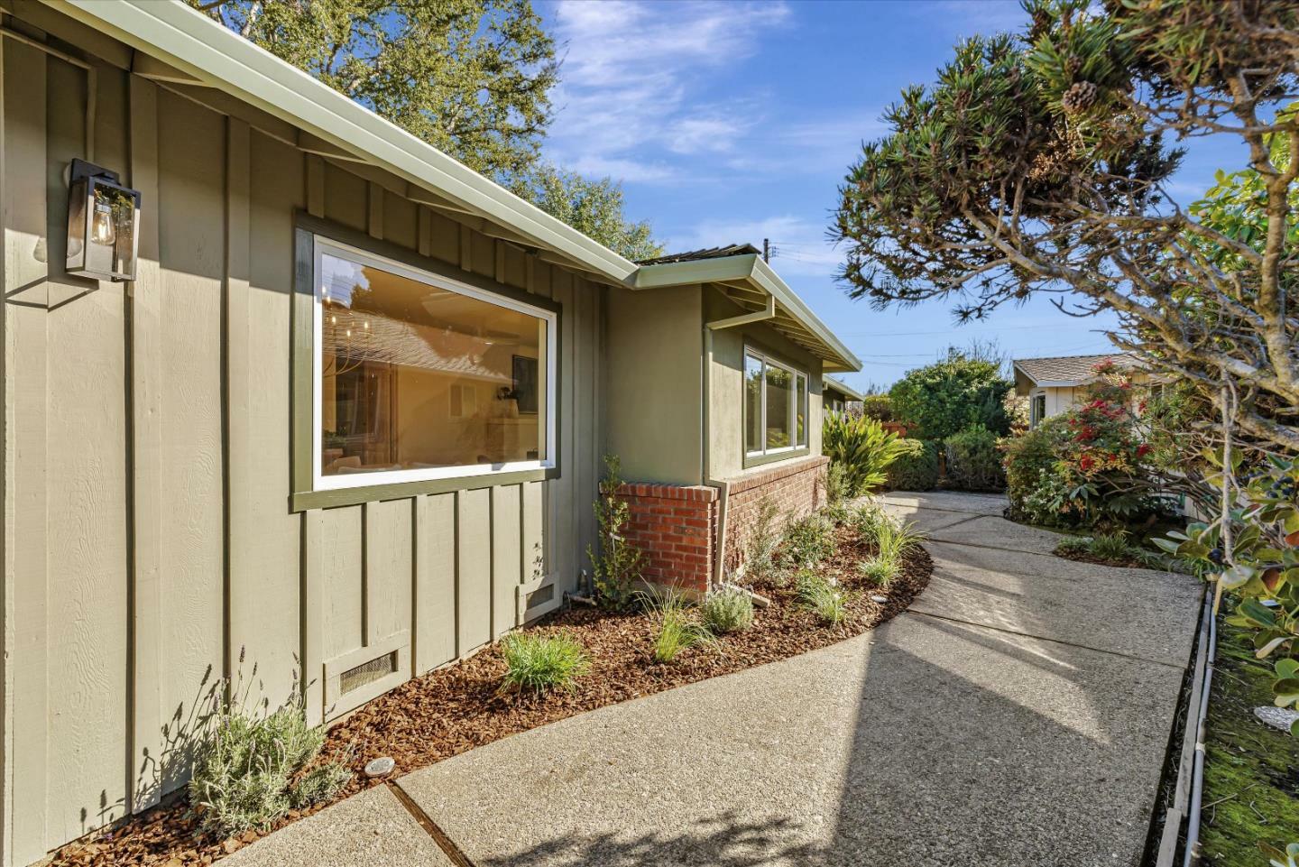 Property Photo:  777 Newell Road  CA 94303 