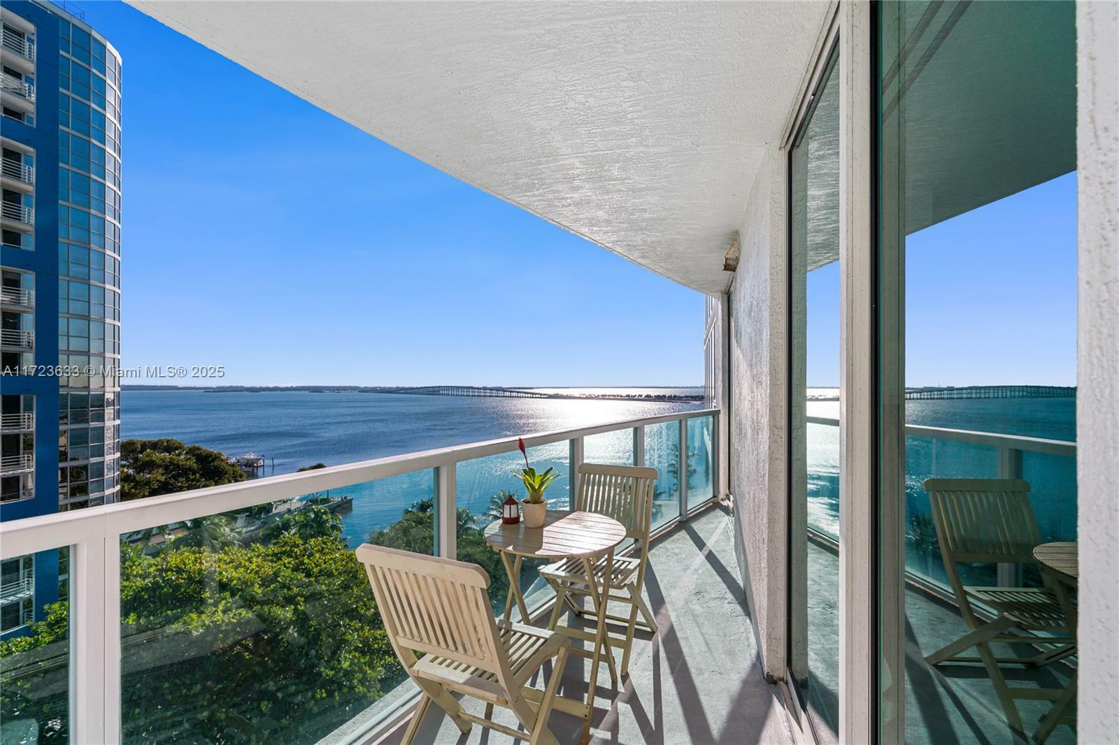 Property Photo:  2101 Brickell Ave 605  FL 33129 