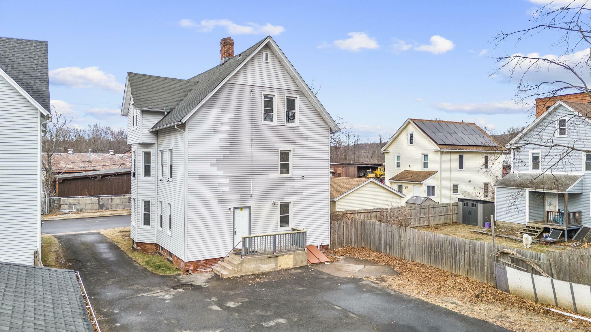 Property Photo:  19 Cambridge Street  CT 06450 