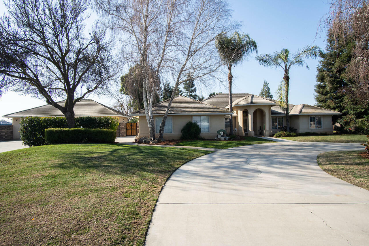 Property Photo:  1947 W Linda Vista Avenue  CA 93257 