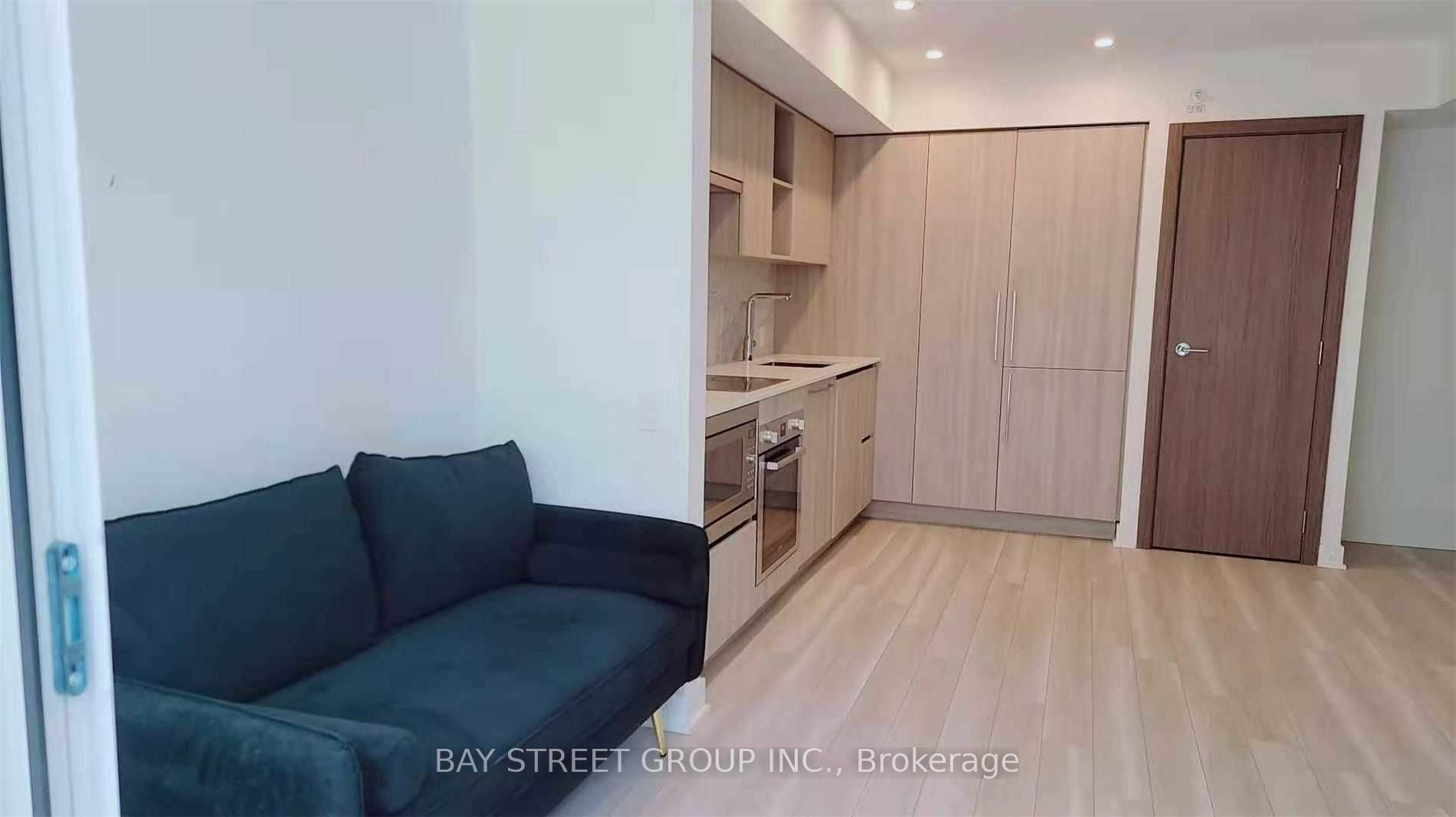 Property Photo:  19 Bathurst St 616  ON M5V 0N2 