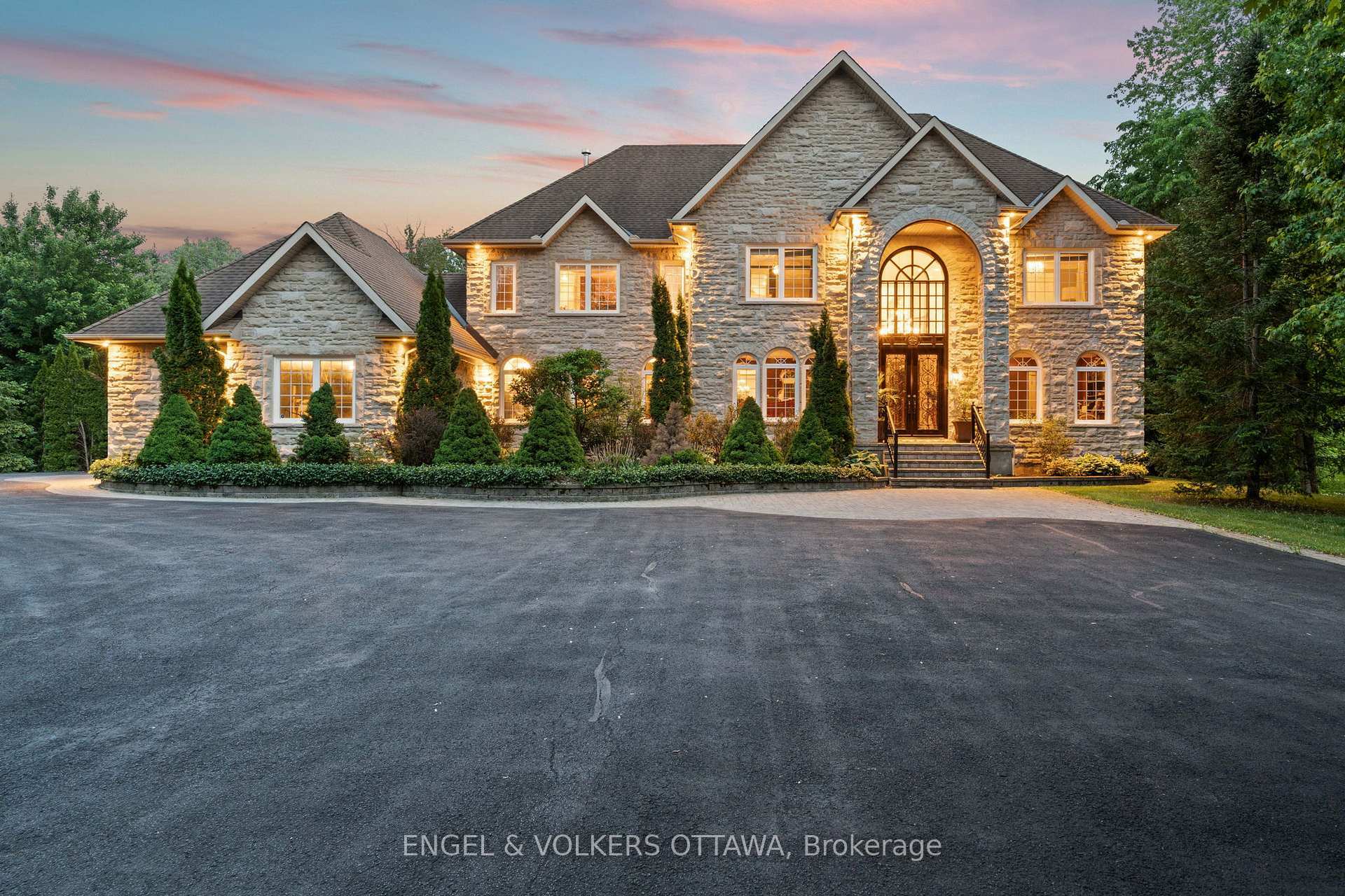 5818 Queenscourt Crescent  Manotick - Kars - Rideau Twp and Area ON K4M 1K3 photo