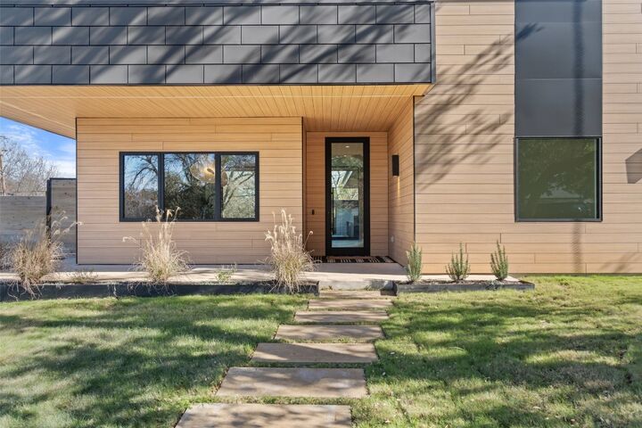 Property Photo: 2512 Ridgeview Street TX 78704