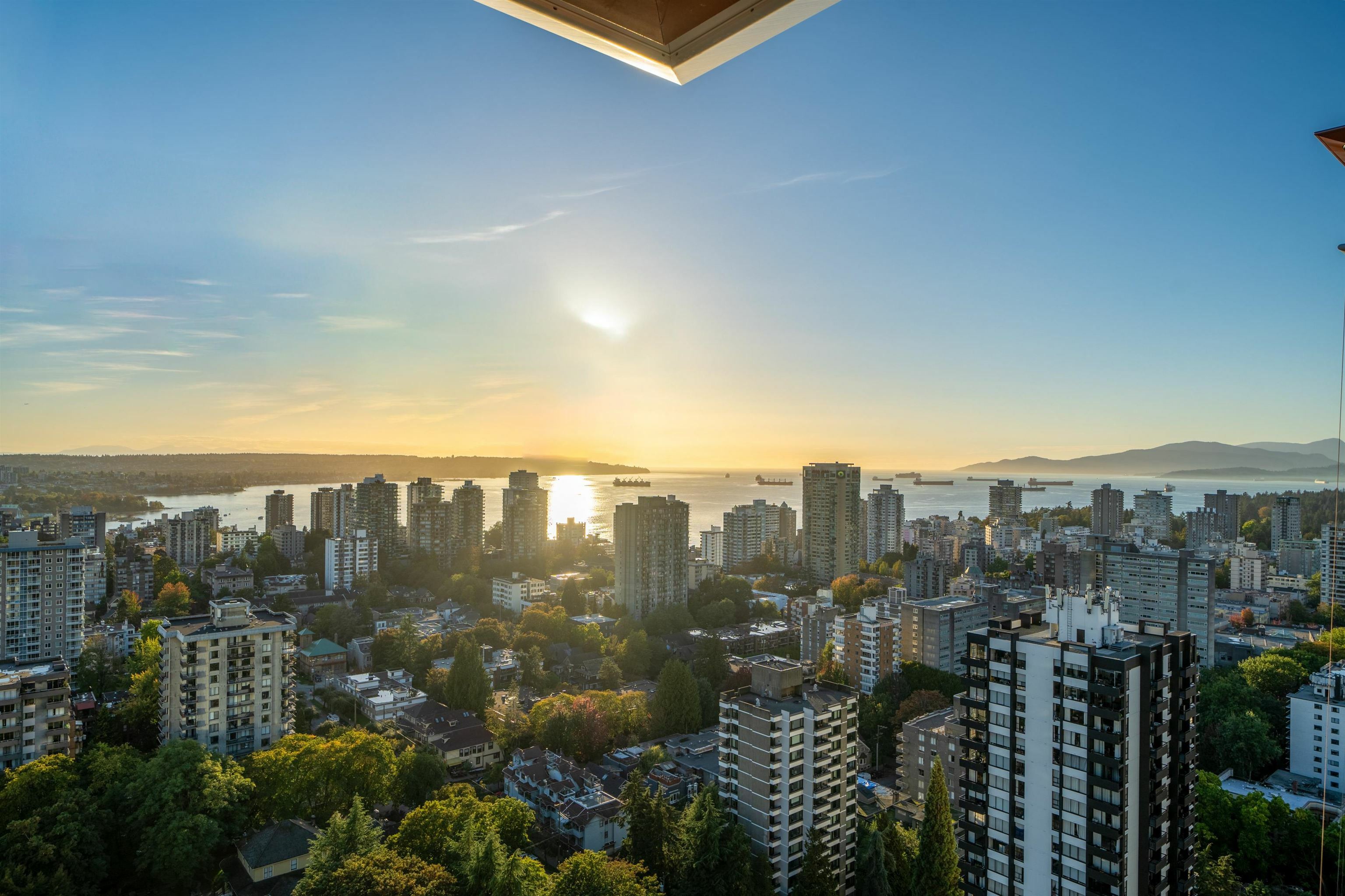 Property Photo:  1408 Robson Street 2901  BC V6G 1B9 