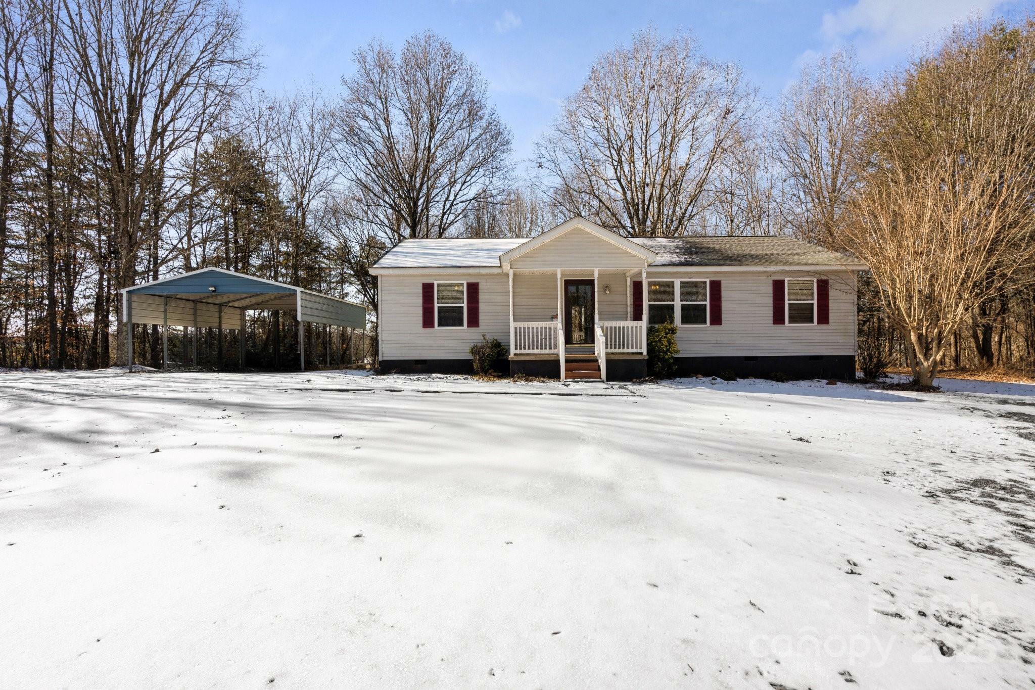 Property Photo:  121 Spearpoint Lane  NC 28625 