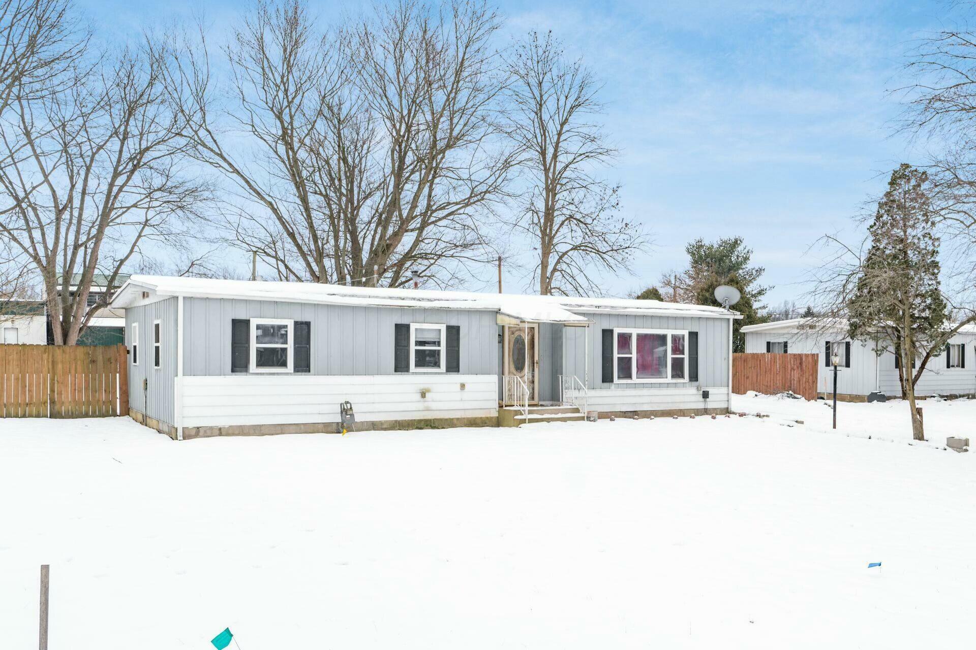 Property Photo: 122 Sycamore Creek SW Road OH 43062