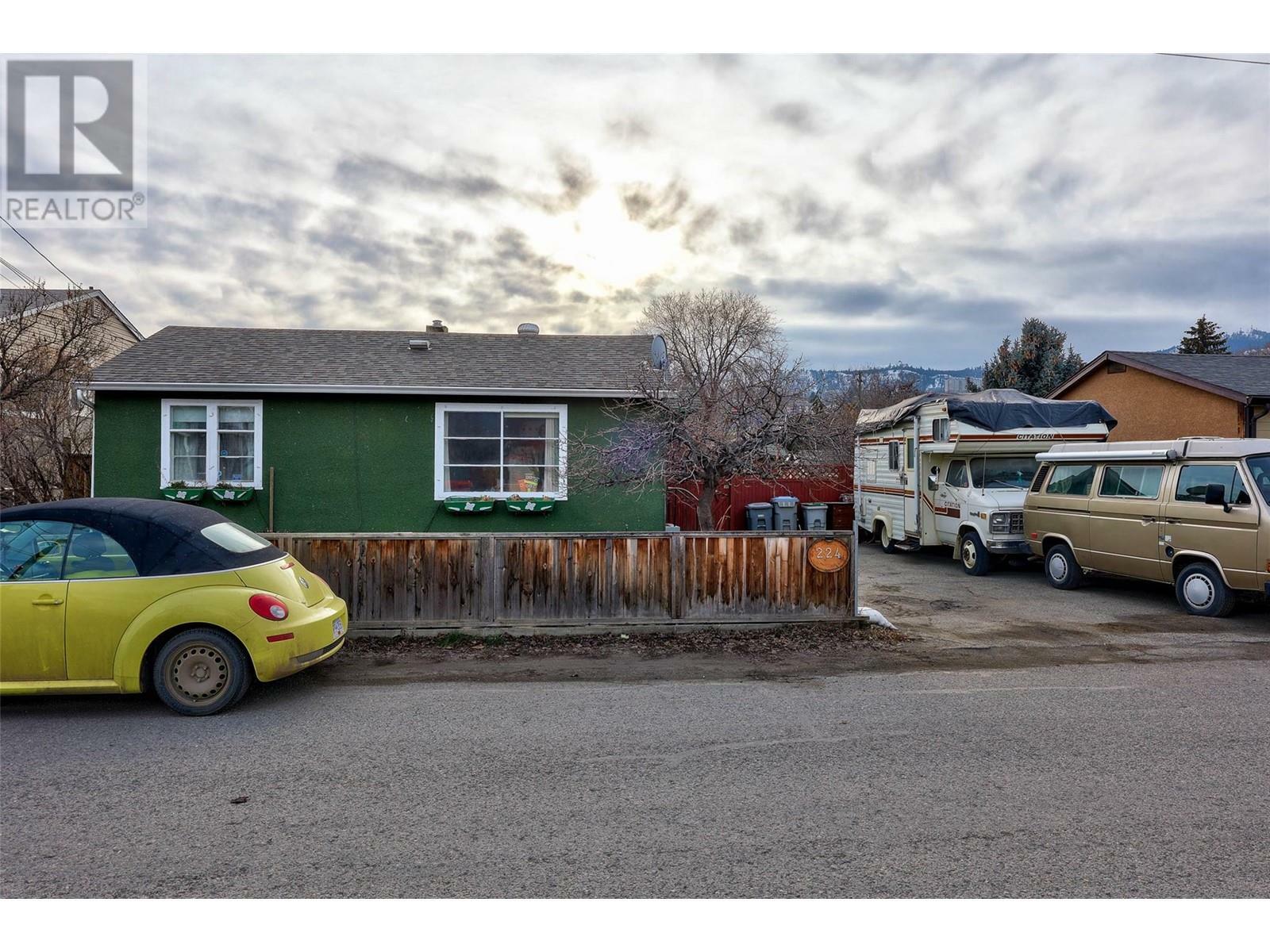 224 Larch Avenue  Kamloops BC V2B 1C9 photo