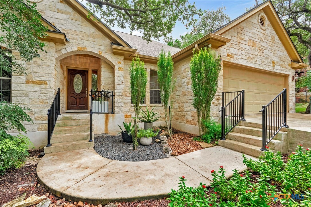 Property Photo:  103 Senisa Court  TX 78666 