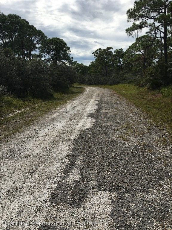 Property Photo: 3218 Oriole Place FL 33852