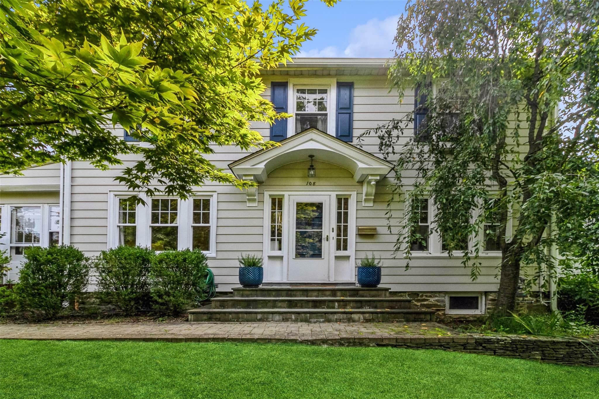 Property Photo:  108 Greenacres Avenue  NY 10606 