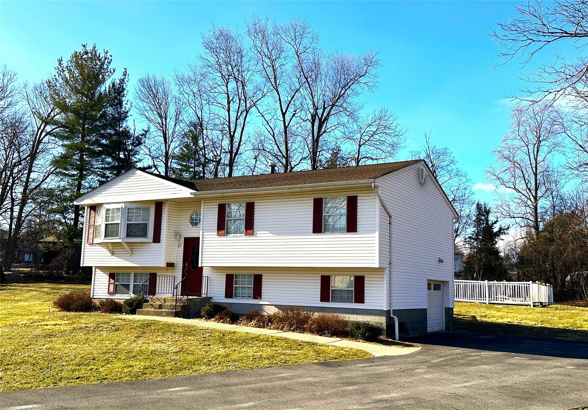 Property Photo:  27 Rose Hill Park  NY 12518 